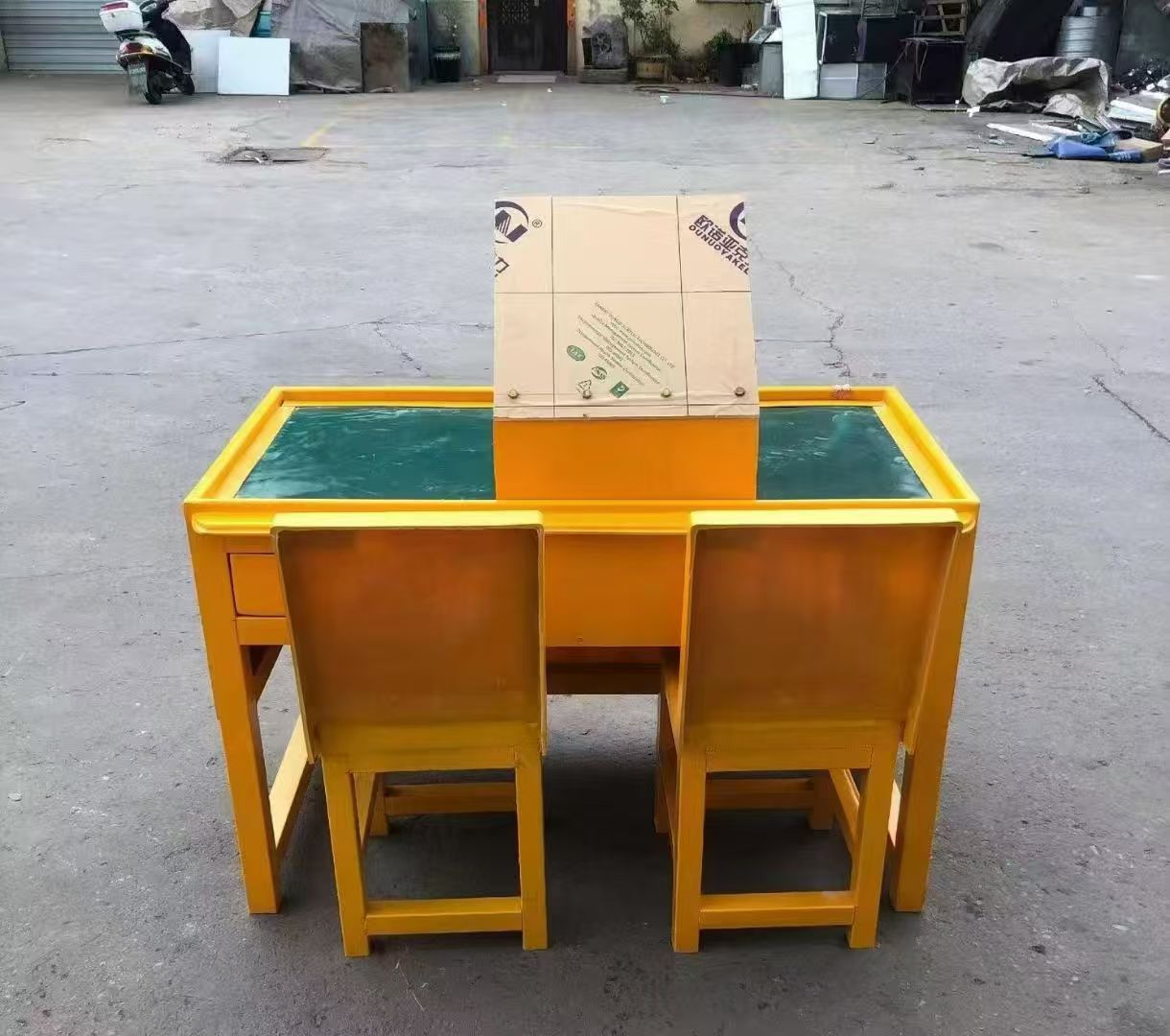 永泰防静电导通桌井下煤矿火工品发放桌:危险品流转的安全守护者